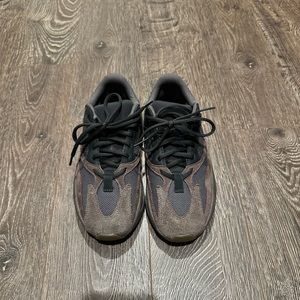 Yeezy Boost 700- Mauve